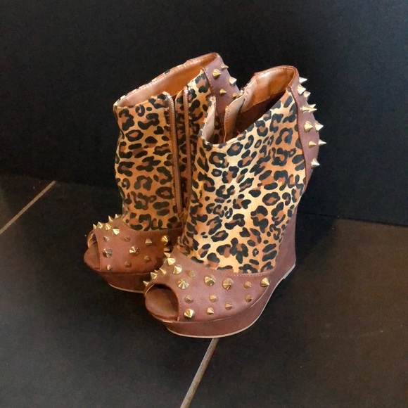 Shoe - Picture 2 of 8